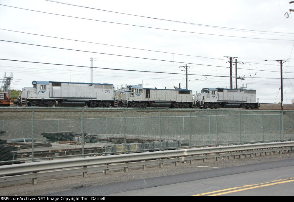 AMTK 723, 572, 721 head towards Morris tower